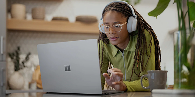 Microsoft Surface Store Revamp   Tile Laptop5 Music