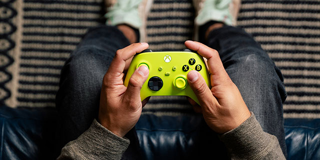 New Xbox Electric Volt and Daystrike Camo Wireless Controllers | Xbox-One-Controller