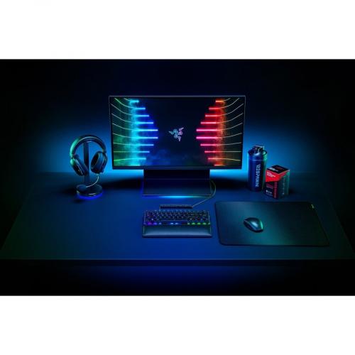 Razer Strider   Large Hybrid Mouse Mat With A Soft Base And Smooth Glide Alternate-Image4/500