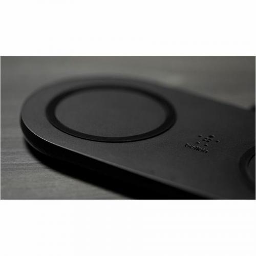 Belkin BOOST&uarr;CHARGE Dual Wireless Charging Pads Alternate-Image6/500