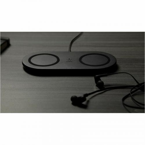 Belkin BOOST&uarr;CHARGE Dual Wireless Charging Pads Alternate-Image7/500