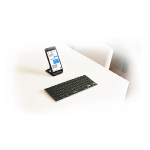 IOGEAR Bluetooth 4.0 Keyboard With Lightning Cable   White Life-Style/500